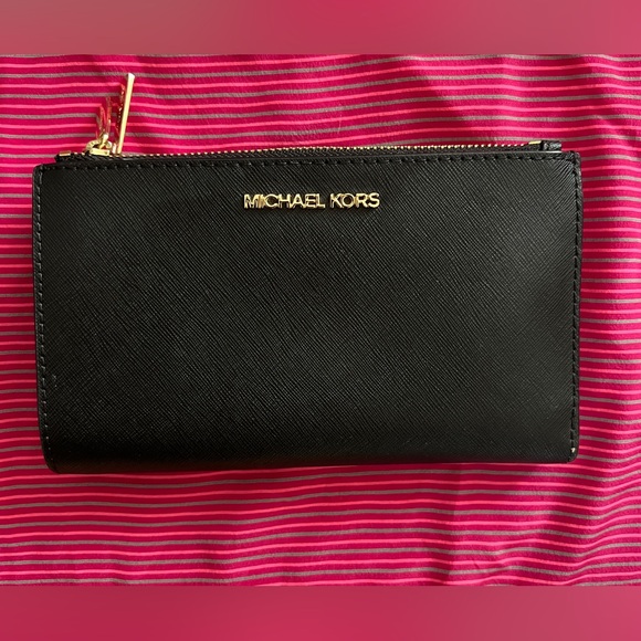 Michael Kors Jet Set Travel Black Double Zip Wallet - Picture 1 of 11